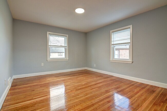 Building Photo - 25 Langley Cir