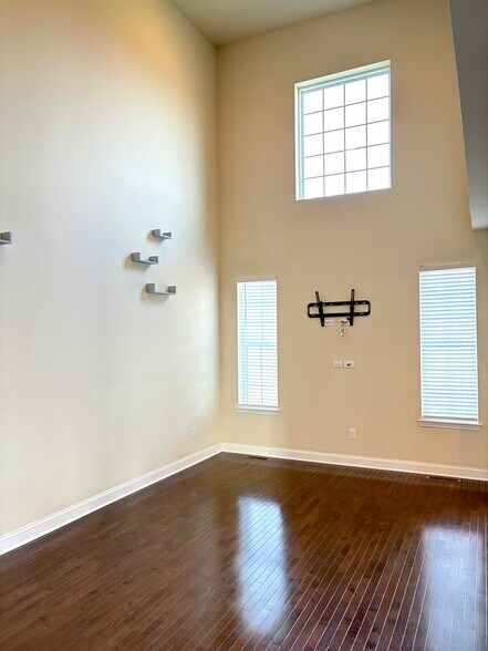 Building Photo - 6137 Valley Forge Dr