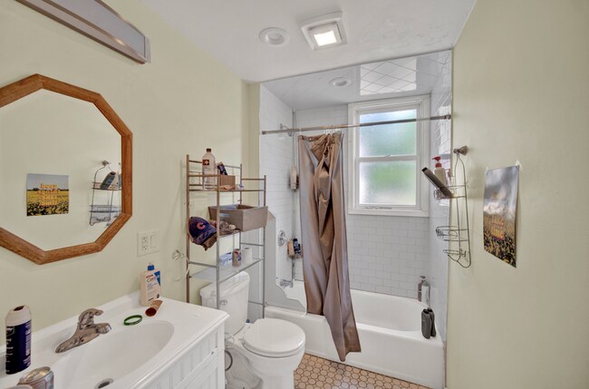 Building Photo - 909 Gaffield Pl
