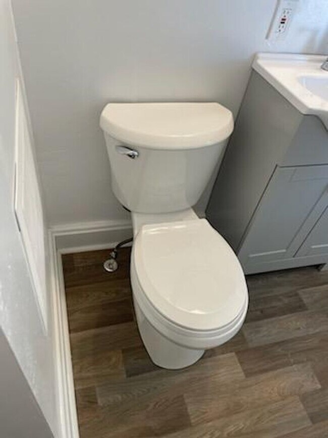 Building Photo - Charming & Updated 3-Bedroom Duplex with M...