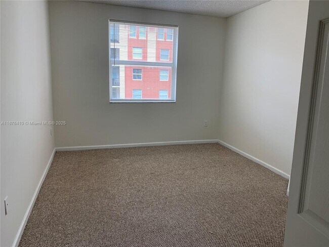 Building Photo - 17150 N Bay Rd