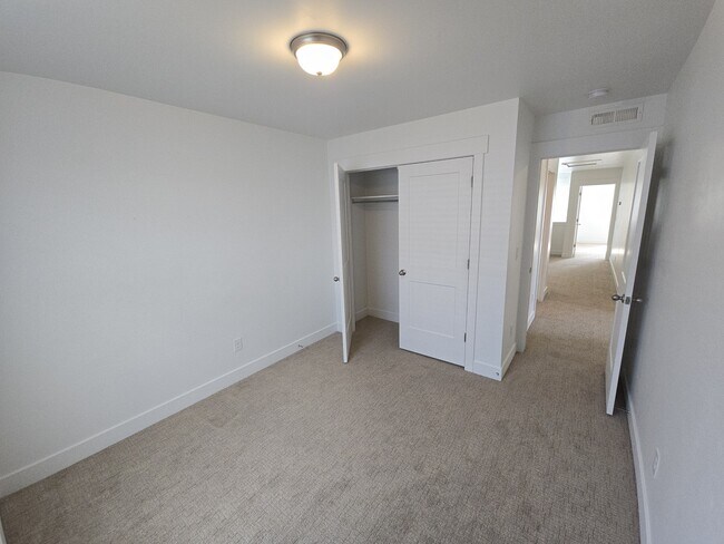 Building Photo - 754 E 950 N