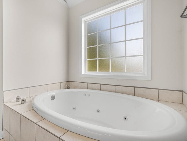 Building Photo - 217 Derby Downs Dr