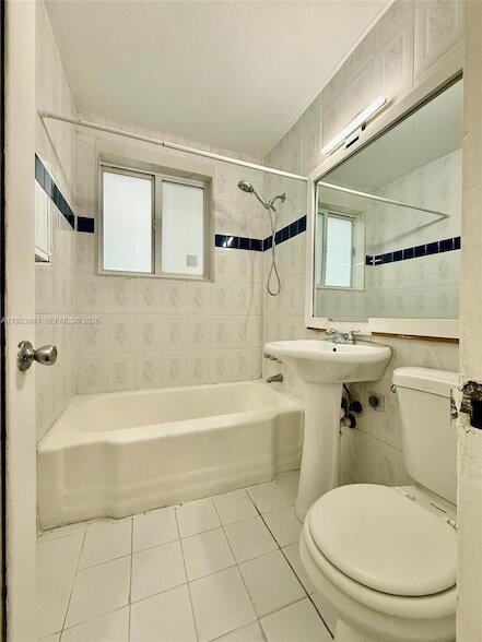 Building Photo - 610 12th St