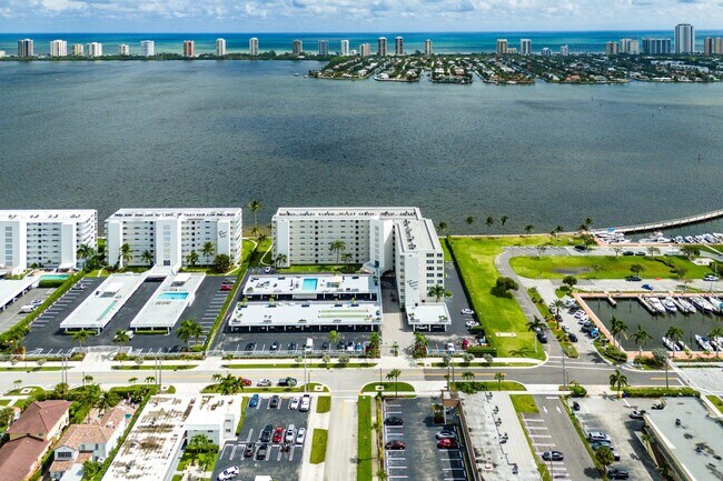 Building Photo - 301 Lake Shore Dr