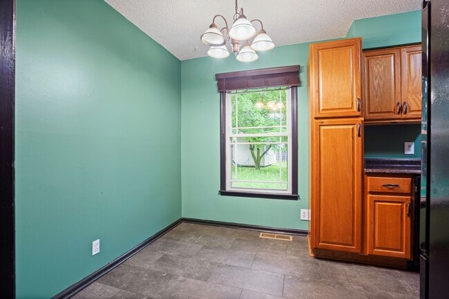 Building Photo - 8141 Bonnafair Dr