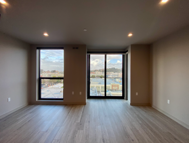 Building Photo - 793 S Van Ness Ave