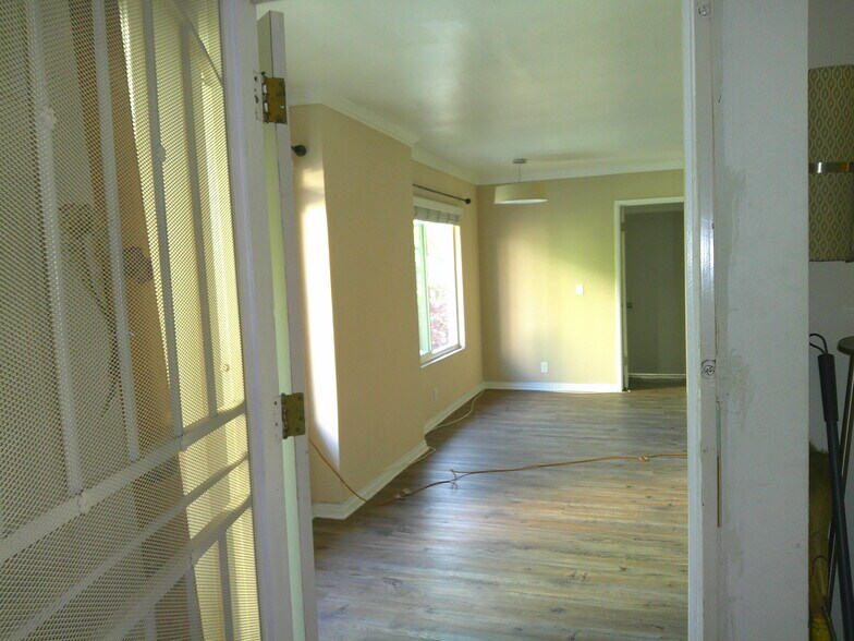 Building Photo - 311 N Westlake Ave