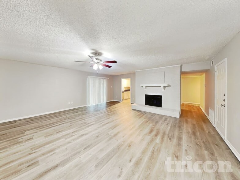 Building Photo - 1210 Green Hill Dr