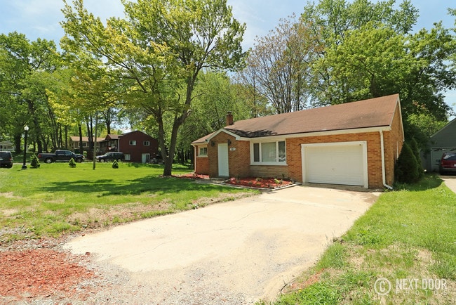 Building Photo - 392 Firwood St