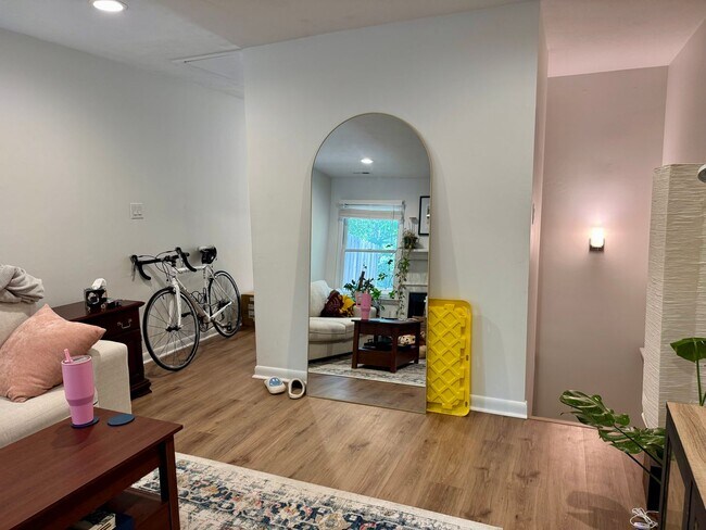 Building Photo - 2812 Wayland Dr