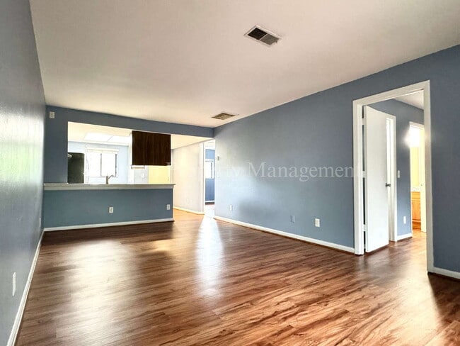 Building Photo - 2BR/2BA Condo - Great Location in Midtown ...