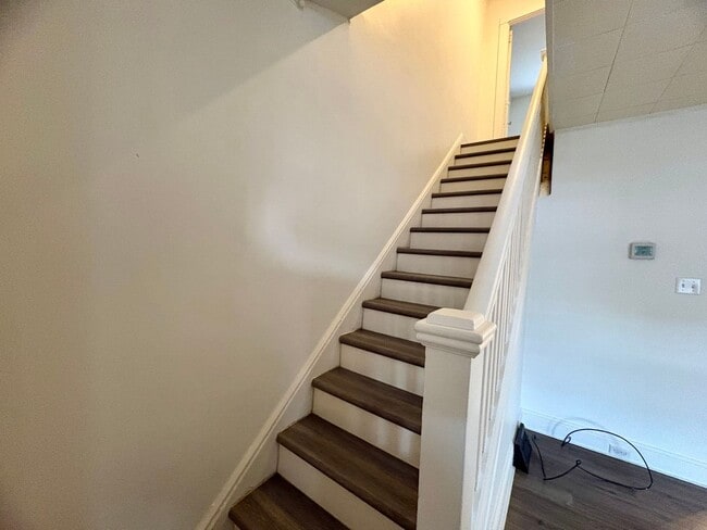 Building Photo - 3 Bedroom 1 Bathroom in Lancaster City!