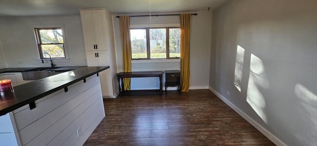 Building Photo - 10016 3rd Ave