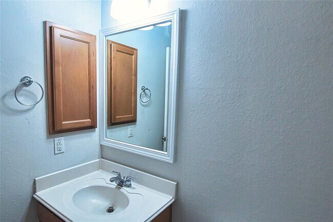 Building Photo - 21622 Amesbury Meadow Ln