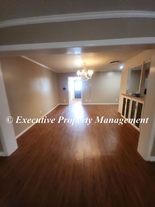 Building Photo - 1009 Robertson Ave