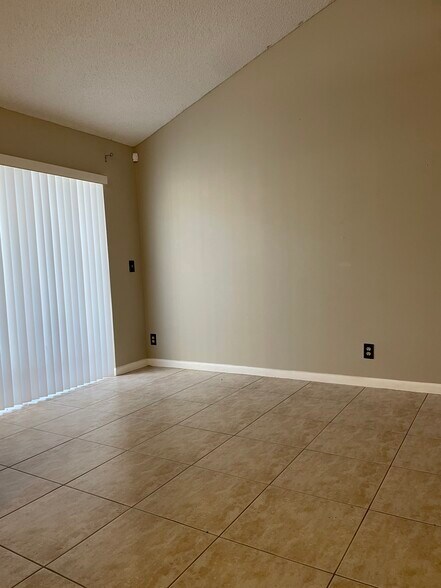 Building Photo - 4383 Woodstock Dr