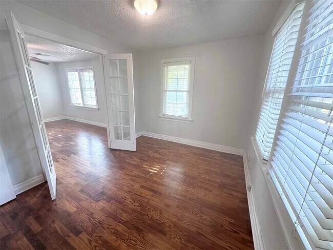 Building Photo - 4605 N Hammond Ave