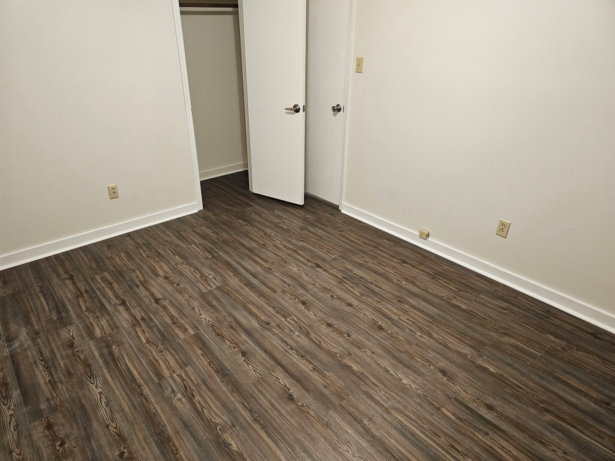 Second and third bedrooms can fit queen beds - 404 Rams Rd