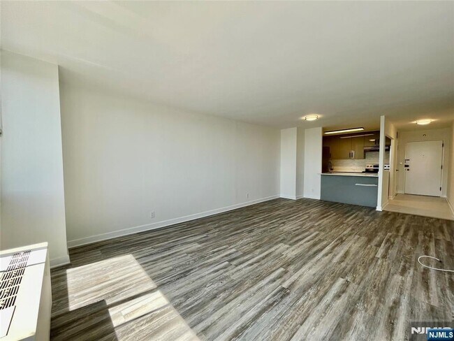 Building Photo - 770 Anderson Ave