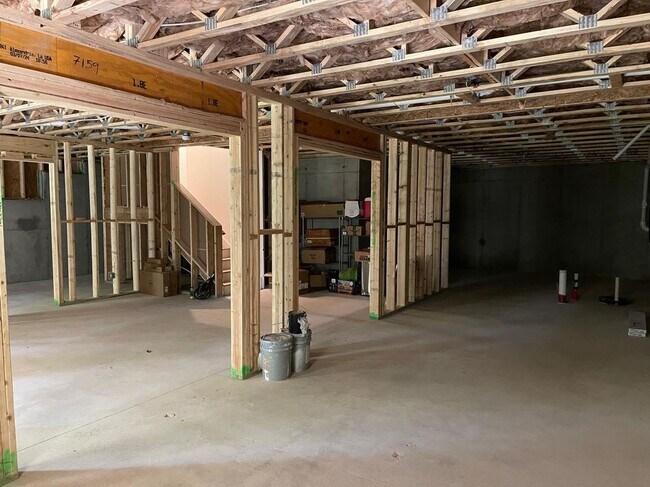 Building Photo - 632 Gilles Ln