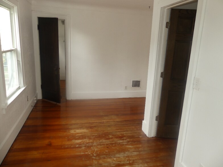 Building Photo - 1805 Brame Pl