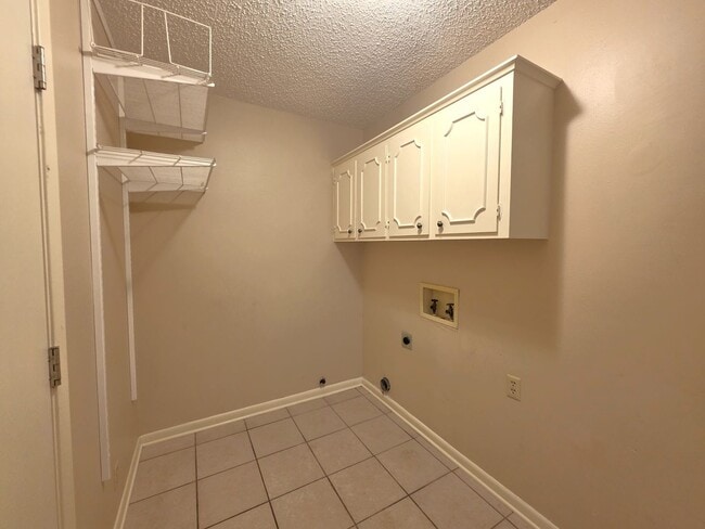 Building Photo - 1404 Woodbridge Dr