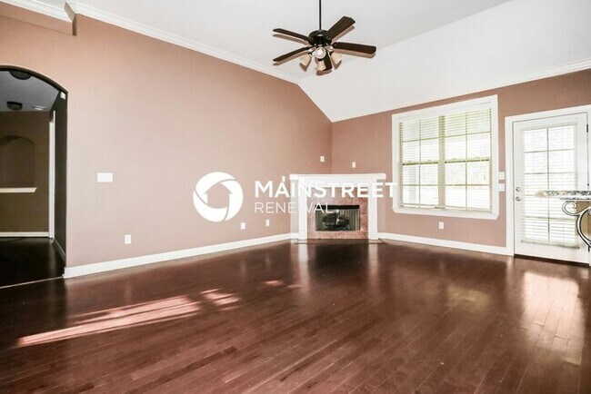 Building Photo - 4 Bedroom Pet-Friendly Home in MEMPHIS, TN with Main Street Renewal