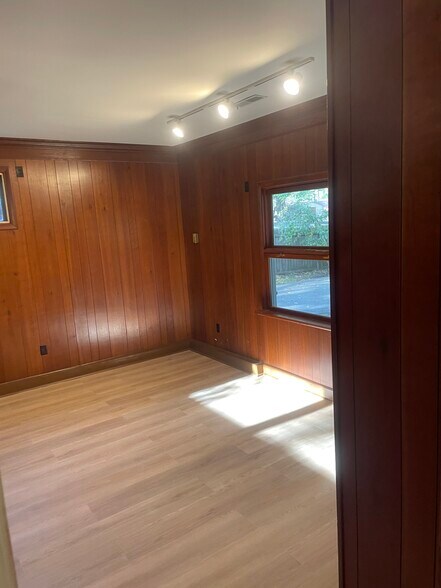 Building Photo - 208 Foxboro Ln