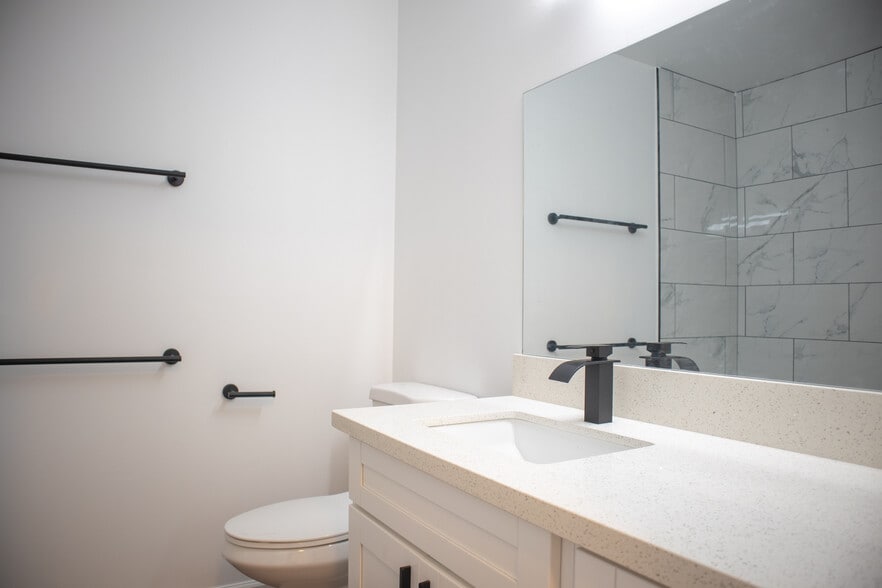 Building Photo - 350 Aoloa St