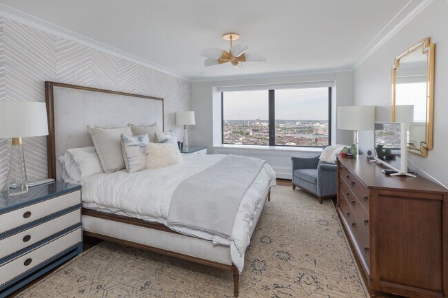 Building Photo - Penthouse Unit looking over the Harbor.... Sept 1st Move in