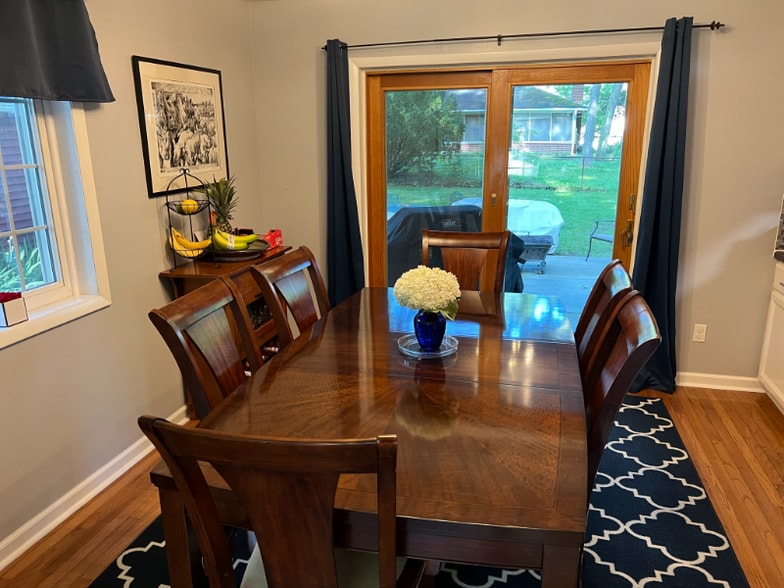 Building Photo - 3329 Maple Dr