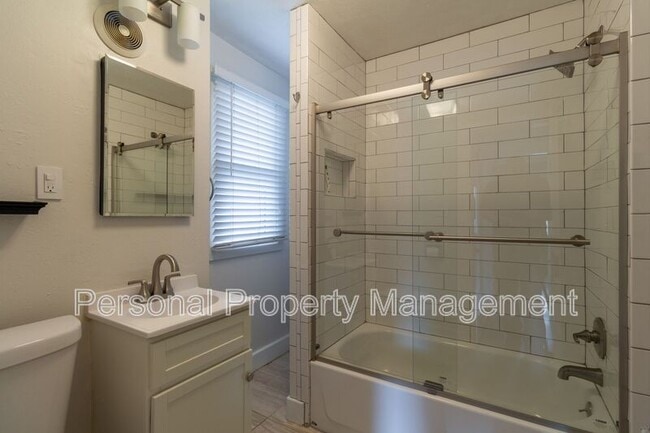 Building Photo - 1701 Franklin St