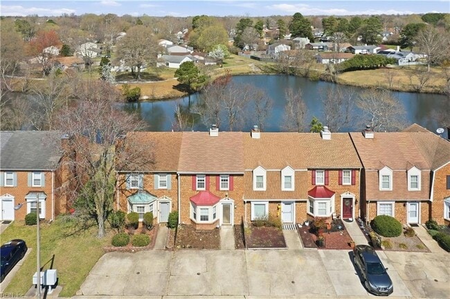 Building Photo - 1328 Mill Lake Quarter