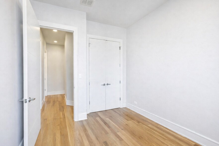 Building Photo - 2424 W Chicago Ave