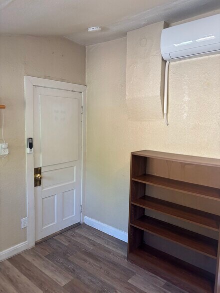 Building Photo - 290 N 300 E