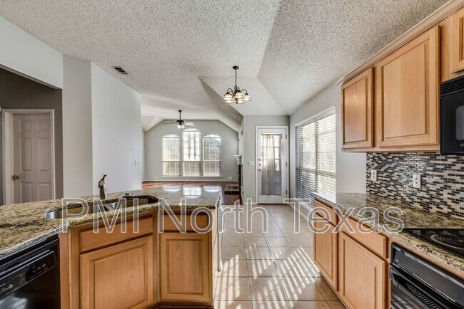 Building Photo - 10717 Camelot Dr