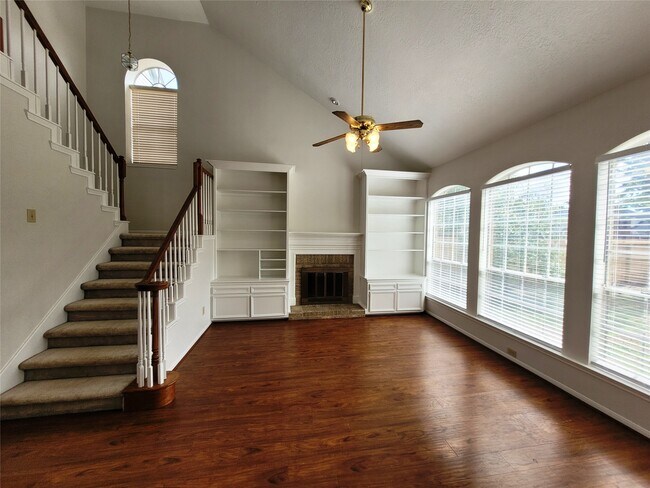 Building Photo - 17403 Canyon Knoll Dr