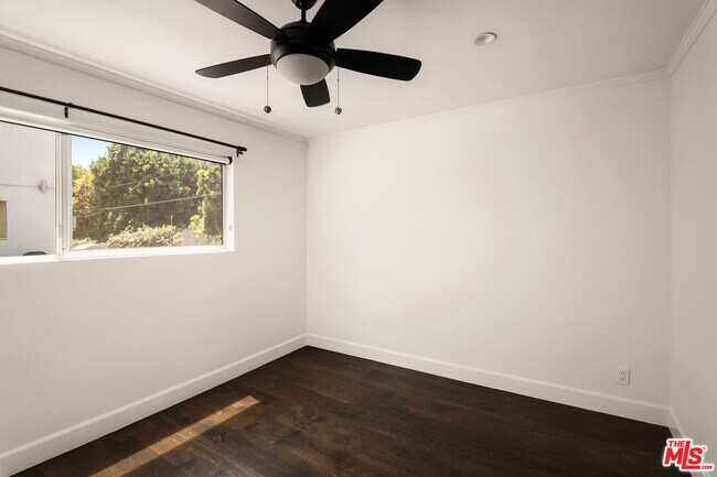 Building Photo - 121 Croft Ave