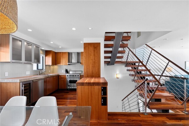 Building Photo - 102 Blue Lagoon