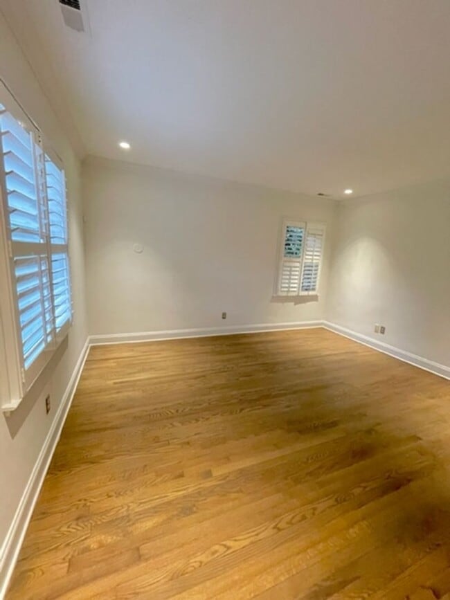 Building Photo - Pristine Cotswold Ranch for Lease!