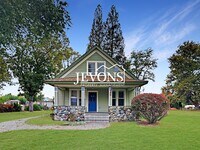Building Photo - Charming 3-bedroom home with fenced backya...