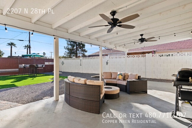 Building Photo - 2207 N 28th Pl