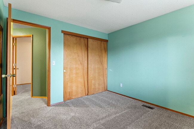 Building Photo - 6432 SE 63rd Ave