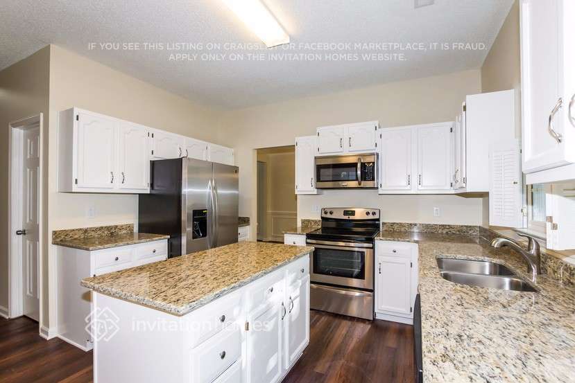 Building Photo - 6420 Fairway Point Dr