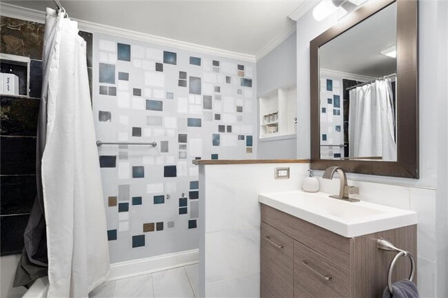 Building Photo - 153 Randolph St NE