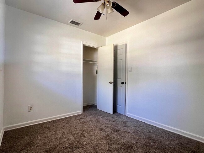 Building Photo - 809 Briandav St