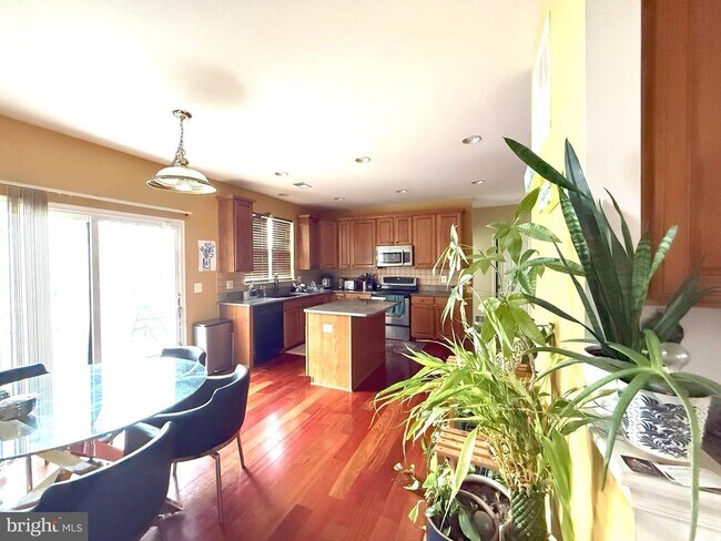 Building Photo - 18416 Beechnut Way