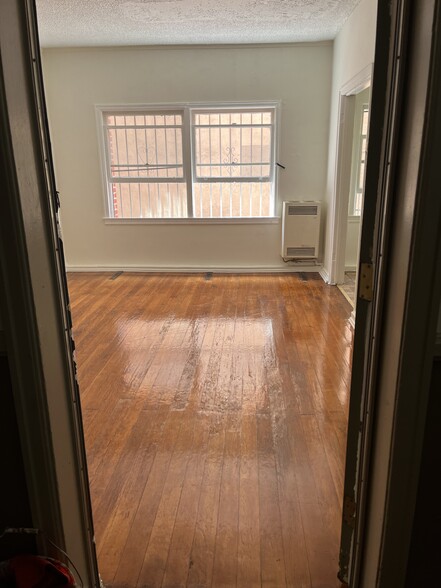 Building Photo - 545 S Hobart Blvd