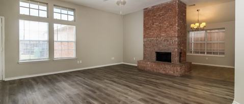 Building Photo - 2310 Summit Dr